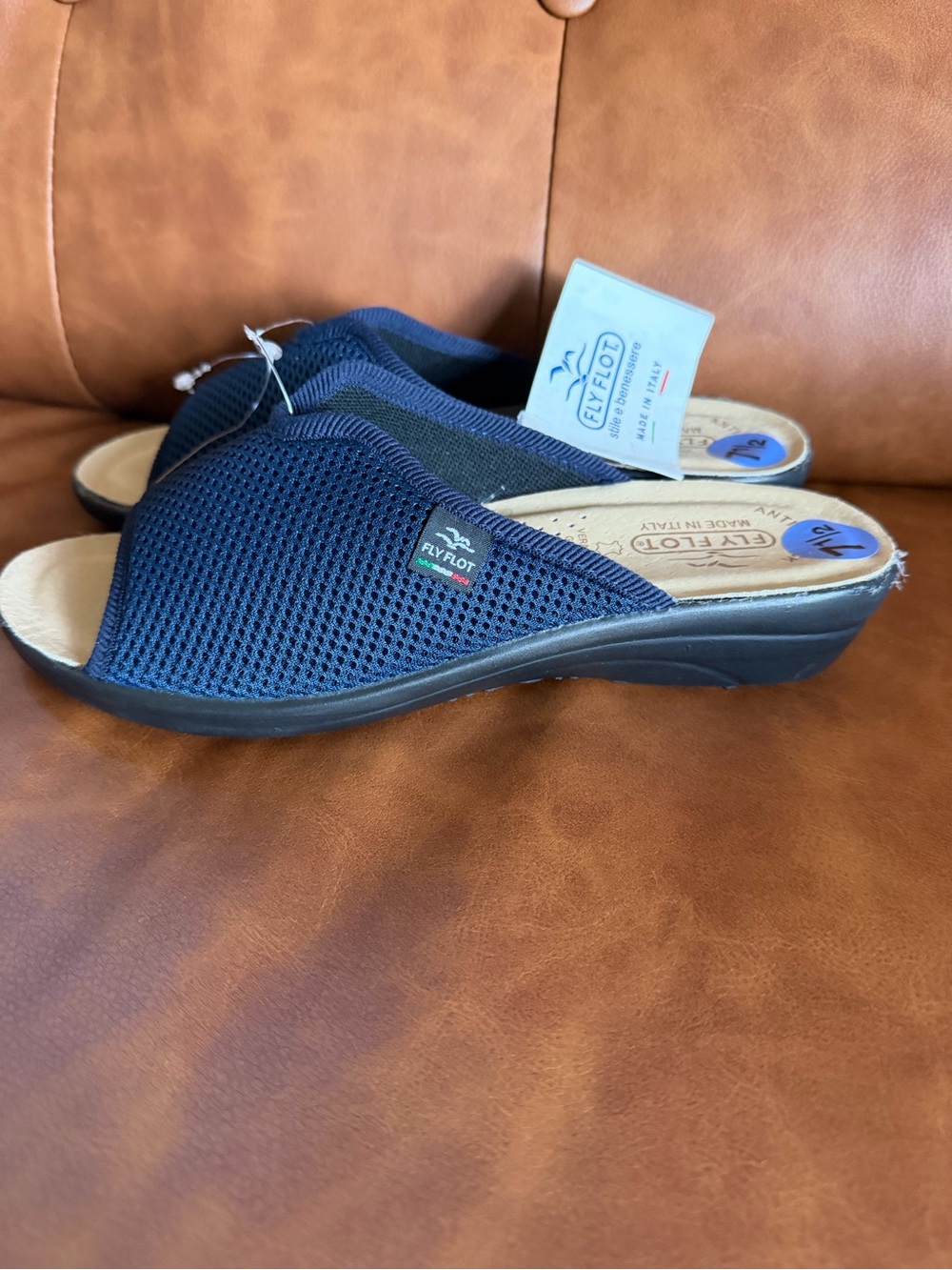 NWT FLY FLOT ITALIAN WOMEN’S CLOTH SANDALS
NAVY TOP/BLACK BOTTOM SIZE 7.5